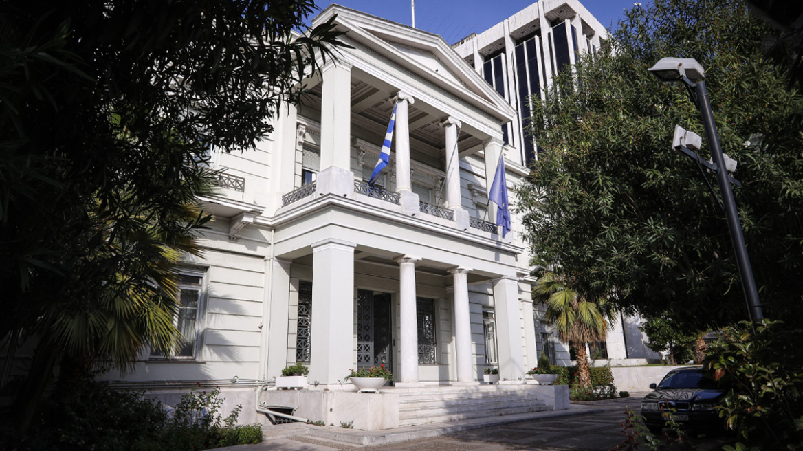 Σκληρή απάντηση της Αθήνας στην Τουρκία για τους μουφτήδες στη Θράκη: «Υποκριτικό να μας παραδίδετε μαθήματα θρησκευτικής ελευθερίας»
