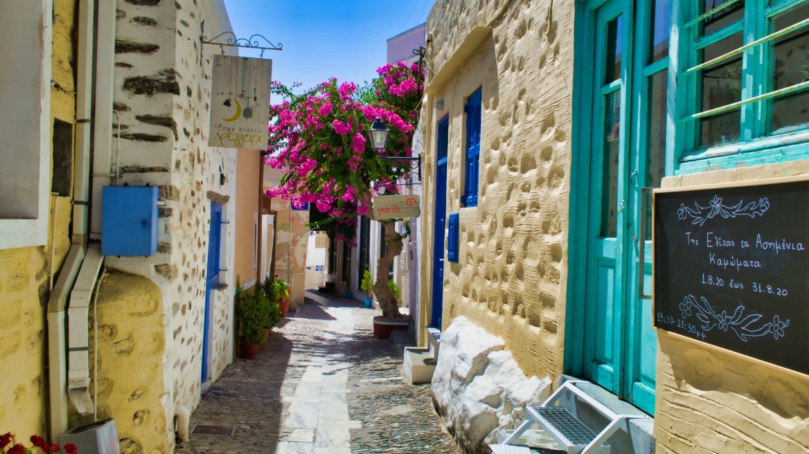 Το μυστικό διαμάντι: Η γερμανική Bild εκθειάζει ελληνικό νησί, «παστέλ αποχρώσεις, μαρμάρινα σοκάκια και αρχοντικά»