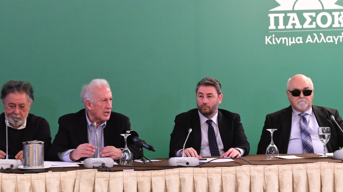 Με διευρύνσεις πολλών ταχυτήτων η απάντηση του ΠΑΣΟΚ στα κόμματα Τσίπρα και Καρυστιανού