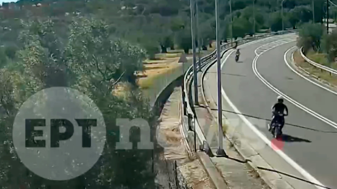 Θρήνος στη Μυτιλήνη για τον 16χρονο και τον 18χρονο που σκοτώθηκαν σε τροχαίο, η στιγμή που η μηχανή τους χτύπησε σε κράσπεδο και κολώνα