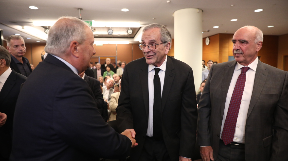 Ο Καραμανλής παρουσιάζει το βιβλίο των Αρβανιτόπουλου - Φίλη, παρουσία του Αντώνη Σαμαρά, δείτε live