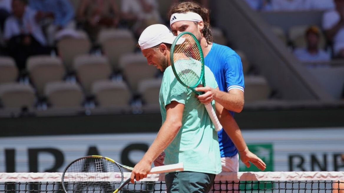 Roland Garros: Χωρίς να... ιδρώσει ο Τσιτσιπάς προκρίθηκε τον 2ο γύρο