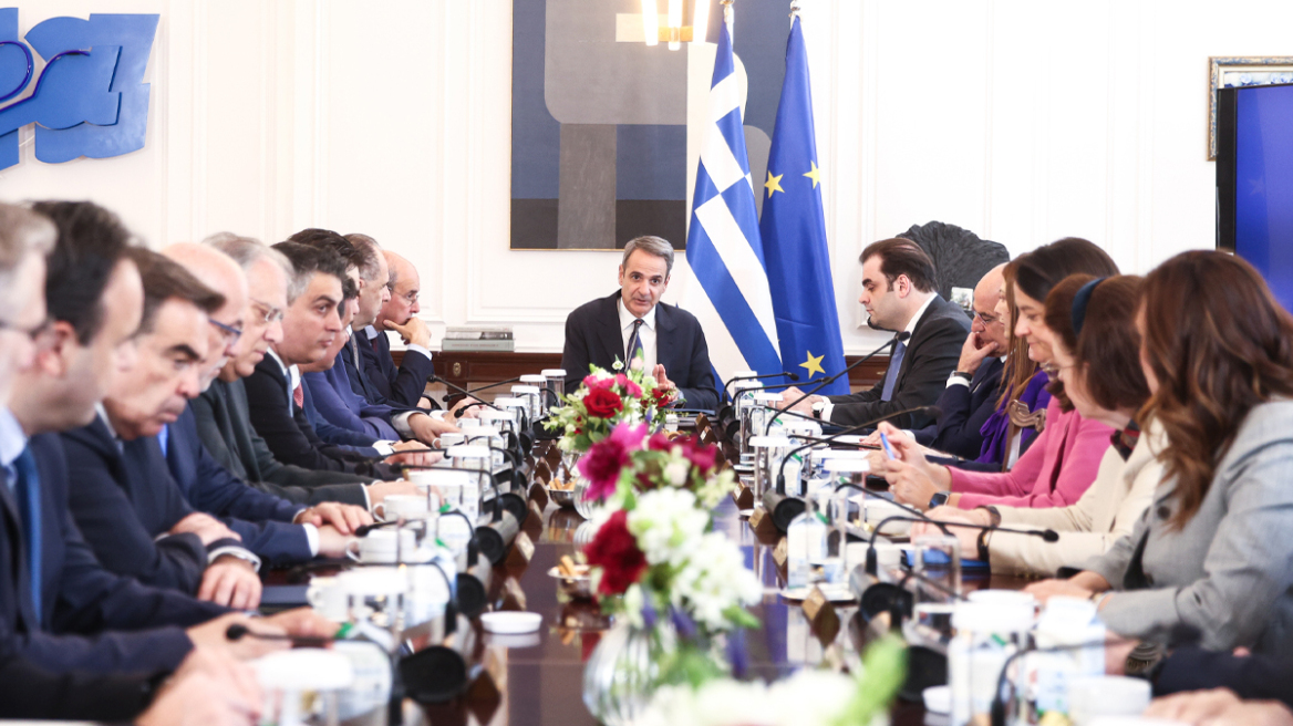 Υπουργικό «καθημερινότητας»: Το νομοσχέδιο για την ισότητα αμοιβής ανδρών - γυναικών και ο απολογισμός για το Ταμείο Ανάκαμψης