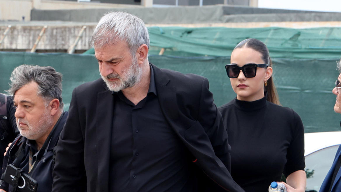 Συγκλόνισε ο Τραϊανός Δέλλας στον επικήδειό του στο τελευταίο αντίο στη Γωγώ Μαστροκώστα: «Ξεκουράσου αγάπη μου, να είσαι σίγουρη ότι πάλι εσένα θα ερωτευόμουν»
