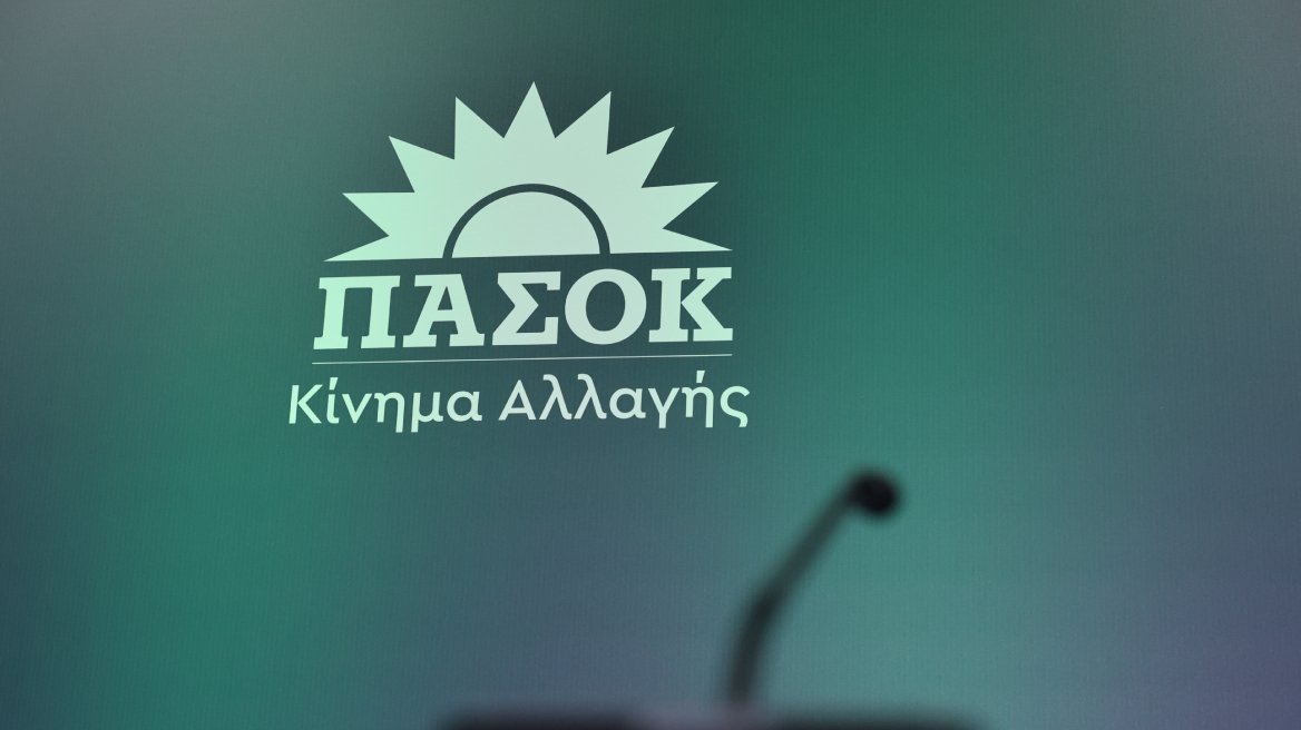 Μετά την τέταρτη θέση, το ΠΑΣΟΚ επιτίθεται σε εταιρείες δημοσκοπήσεων: «Η στατιστική σηκώνει τα χέρια ψηλά»