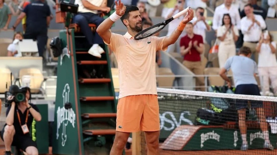 Σόου Τζόκοβιτς στο Roland Garros: O απίστευτος πόντος, ο χορός αλά Μάικλ Τζάκσον και τα νεύρα για τους οπαδούς που «δεν έχουν σεβασμό»