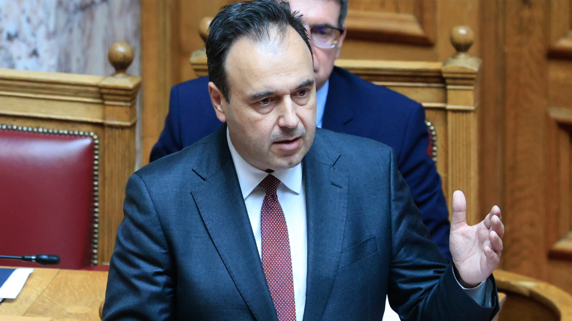 Βουλή: Υπερψηφίστηκε το νομοσχέδιο για τη διασυνοριακή ανταλλαγή δικαιολογητικών