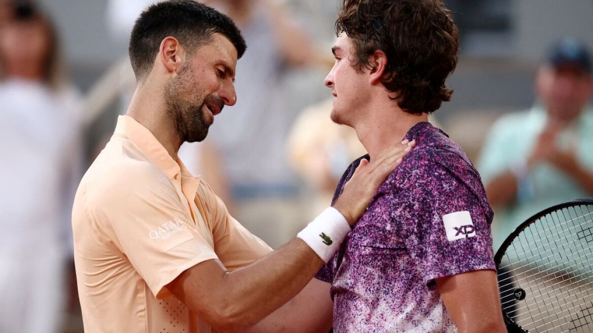 Roland Garros: Ο 19χρονος Φονσέκα απέκλεισε με μυθική ανατροπή τον Τζόκοβιτς