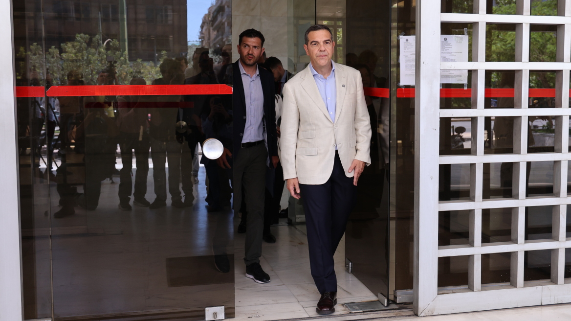Οργανώνεται η ΕΛΑΣ στον «πόλεμο» με το ΠΑΣΟΚ, κόντρα για τις συνεργασίες από την πρώτη ημέρα  