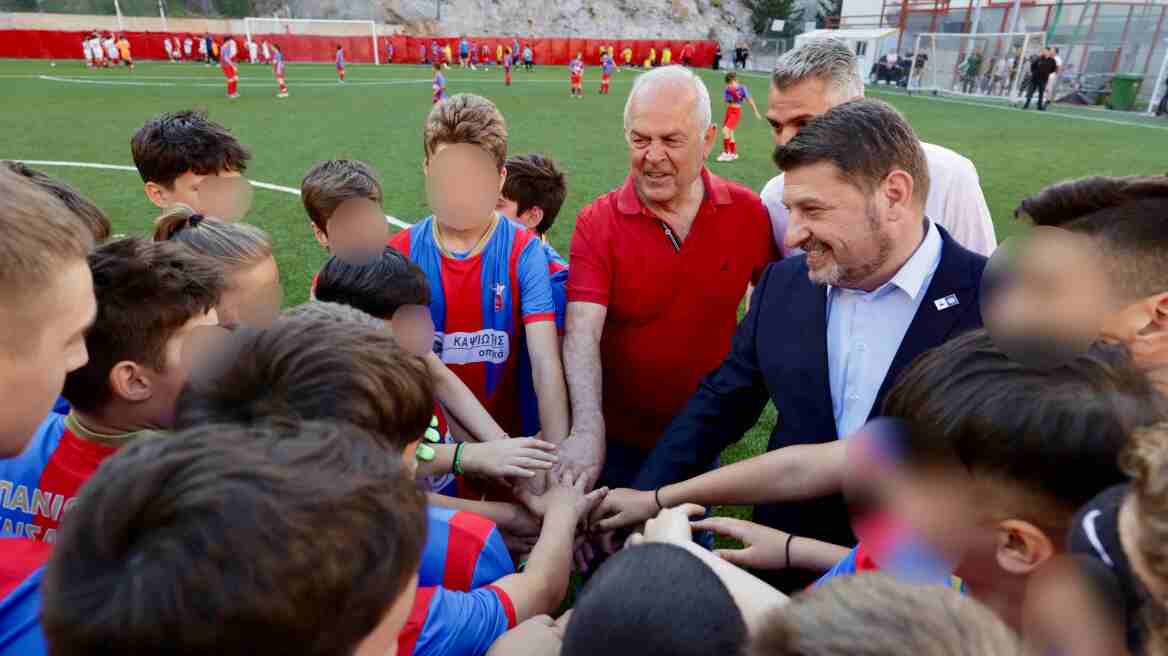 Εγκαινιάστηκε το ανακαινισμένο γήπεδο «Μιχ. Κρητικόπουλος» στην Καισαριανή - Χαρδαλιάς: Ο αθλητισμός είναι επένδυση στο μέλλον