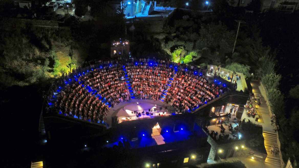 Διεθνές Φεστιβάλ Άνδρου: Έρχεται με συναυλίες γνωστών καλλιτεχνών και δημοφιλείς θεατρικές παραστάσεις