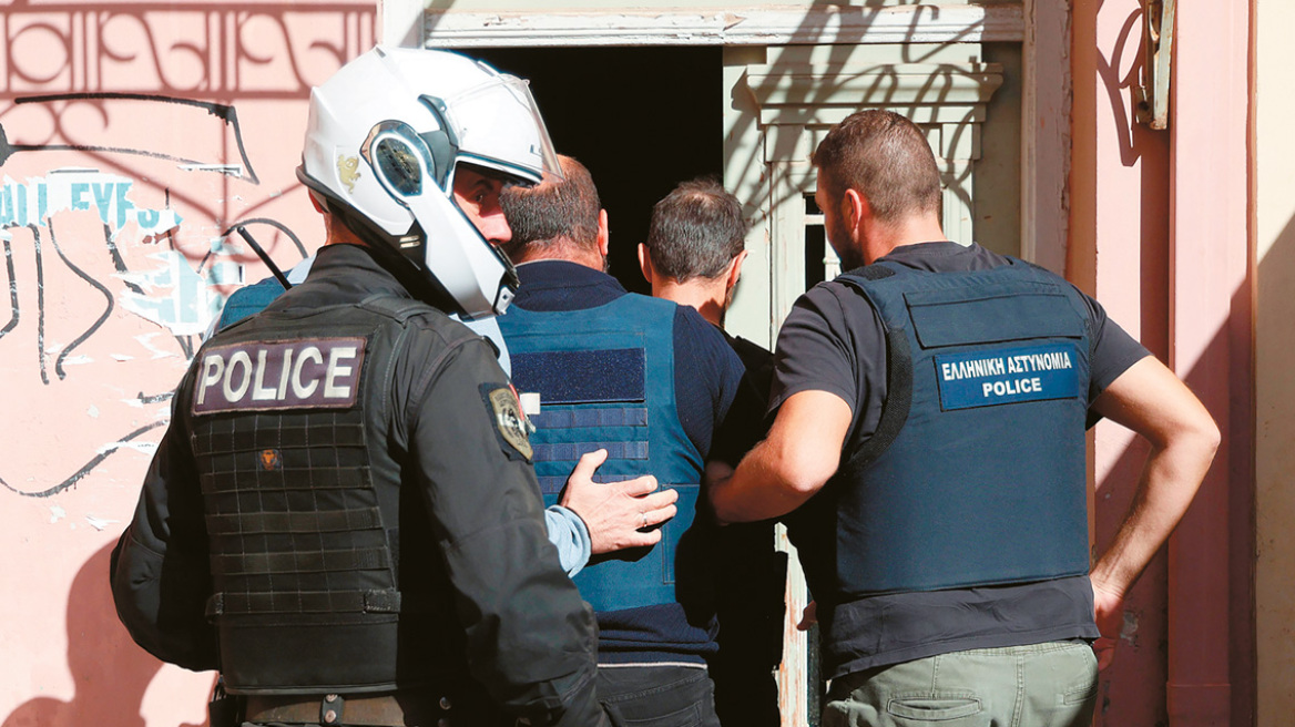 Οι «15 οικογένειες» της Κρήτης - Όπλα, εκβιασμοί, ΟΠΕΚΕΠΕ και ομερτά