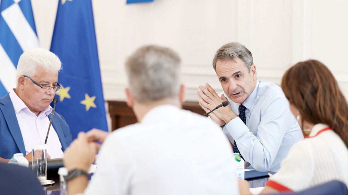 Συνάντηση του Πρωθυπουργού Κυριάκου Μητσοτάκη με αντιπροσωπεία του Πανελλήνιου Συλλόγου Παραπληγικών
