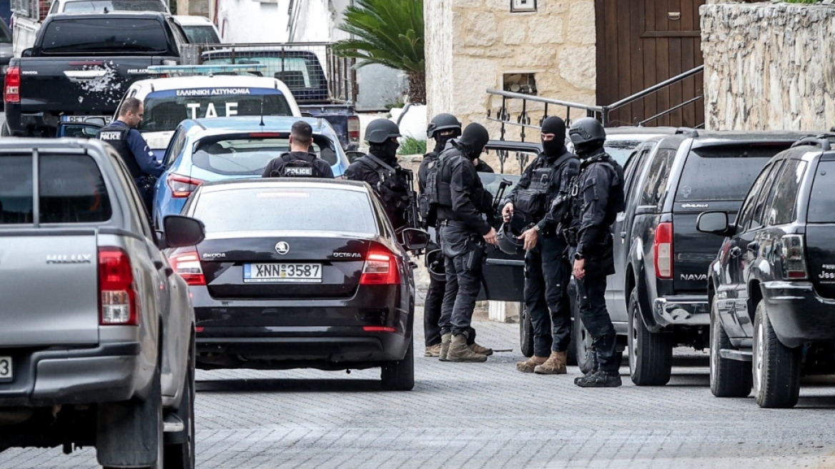 Βορίζια: Πέντε μέλη της οικογένειας Καργάκη απολογούνται για τη βόμβα στους Φραγκιαδάκηδες
