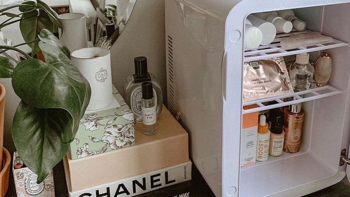 «Ψυγείο Skincare»: Ποια προϊόντα αξίζει να κρατήσουμε δροσερά αυτό το καλοκαίρι

