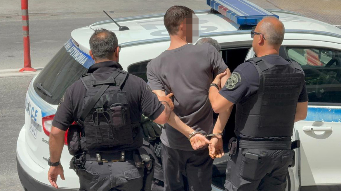 «Προσέβαλε την σεξουαλική μου ικανότητα»: Στη φυλακή ο 38χρονος που σκότωσε τον πρώην πεθερό του στη Θεσσαλονίκη, δείτε βίντεο 