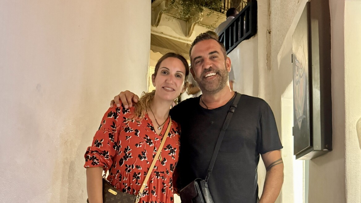 

Το νησί των φοιτητικών αναμνήσεων και των οικογενειακών διακοπών: Η Ίος του Στέφανου Κωνσταντινίδη