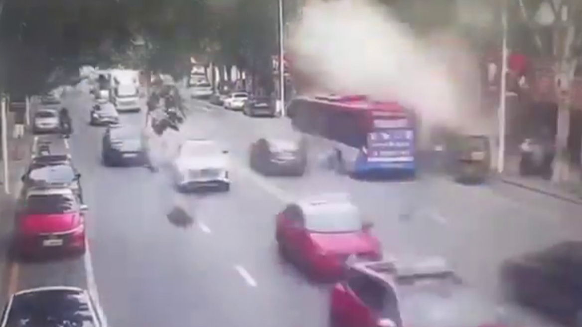 Τουλάχιστον δύο νεκροί και 13 τραυματίες μετά από ισχυρή έκρηξη σε κατάστημα στην Κίνα, δείτε βίντεο