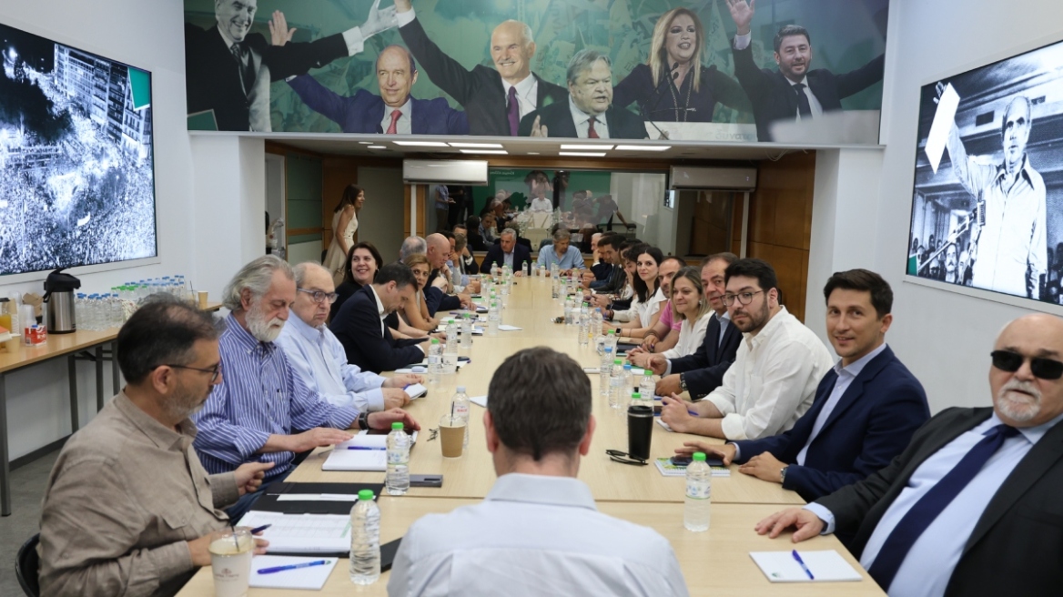 Ποια πρόσωπα αναλαμβάνουν ρόλους στην σκιώδη κυβέρνηση του ΠΑΣΟΚ