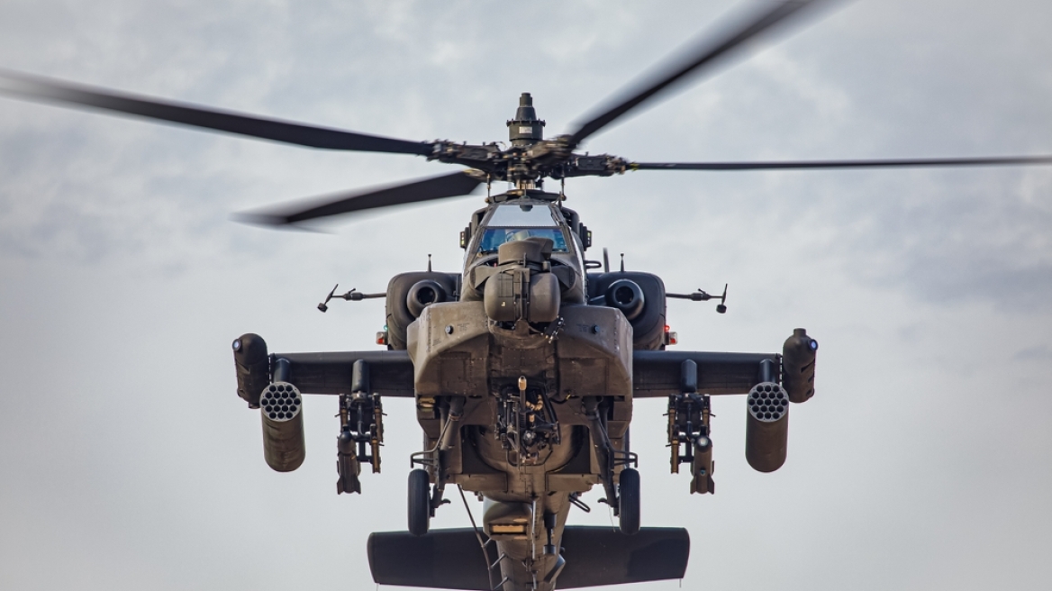 Αμερικανικό ελικόπτερο Apache κατέπεσε κοντά στα Στενά του Ορμούζ, σώα τα δύο μέλη του πληρώματος
