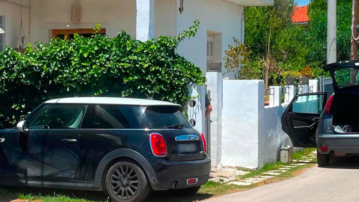 Μαχαιρωμένοι μάνα και γιος στο Αίγιο, ανακρίνεται ο Ιταλός σύντροφος της 54χρονης για το άγριο έγκλημα