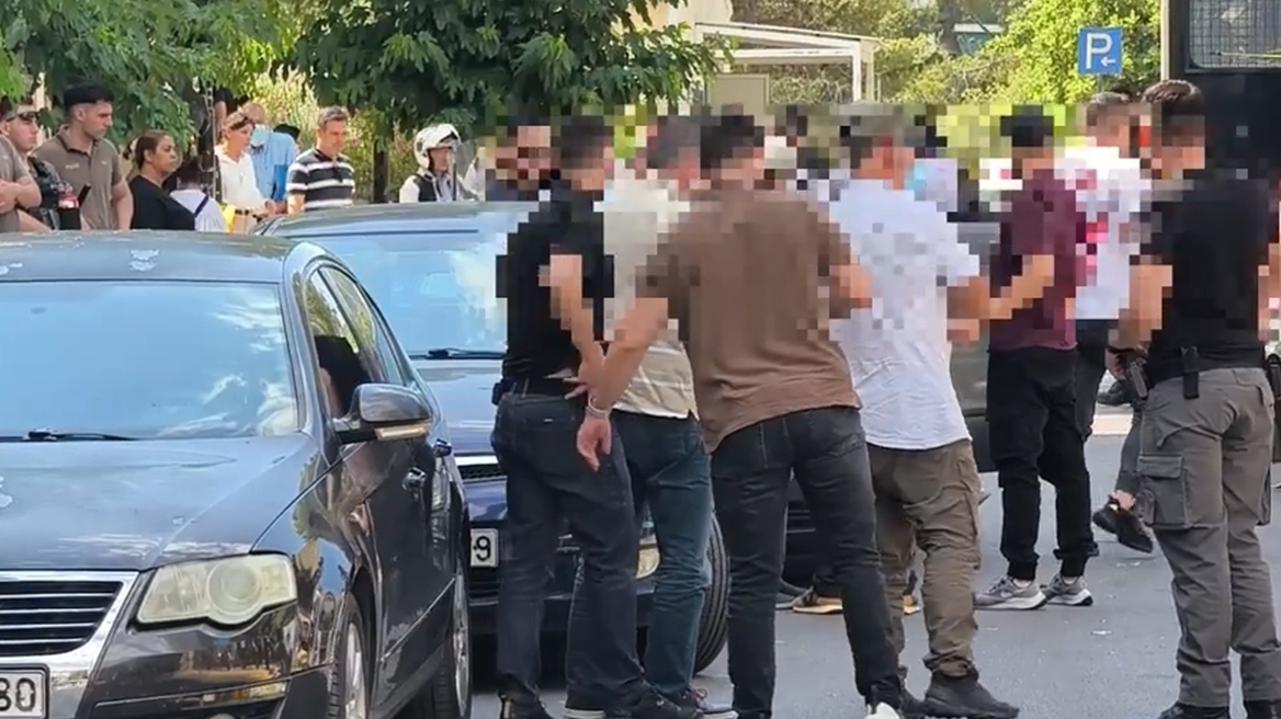 Στην Ευελπίδων για να απολογηθούν οι κατηγορούμενοι για το κύκλωμα με τις πολεοδομίες, δείτε βίντεο
