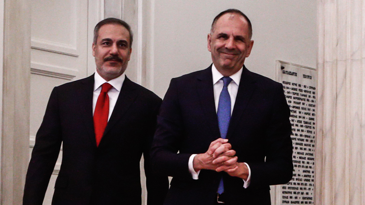 Γεραπετρίτης και Φιντάν επιδιώκουν να κρατήσουν ανοιχτούς διαύλους στο φόντο των επιθέσεων Ερντογάν