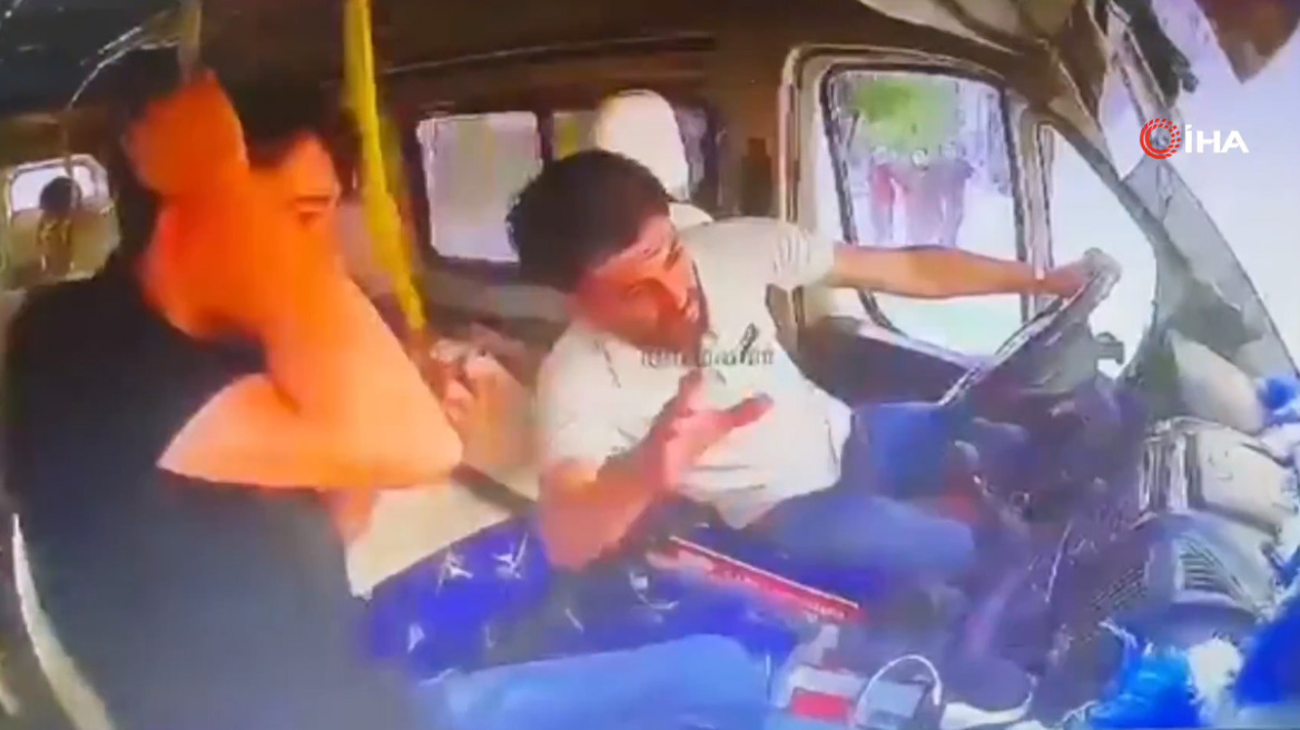 Οδηγός λεωφορείου αποκοιμήθηκε στο τιμόνι και προσέκρουσε σε τοίχο στην Τουρκία, τουλάχιστον επτά τραυματίες, δείτε βίντεο
