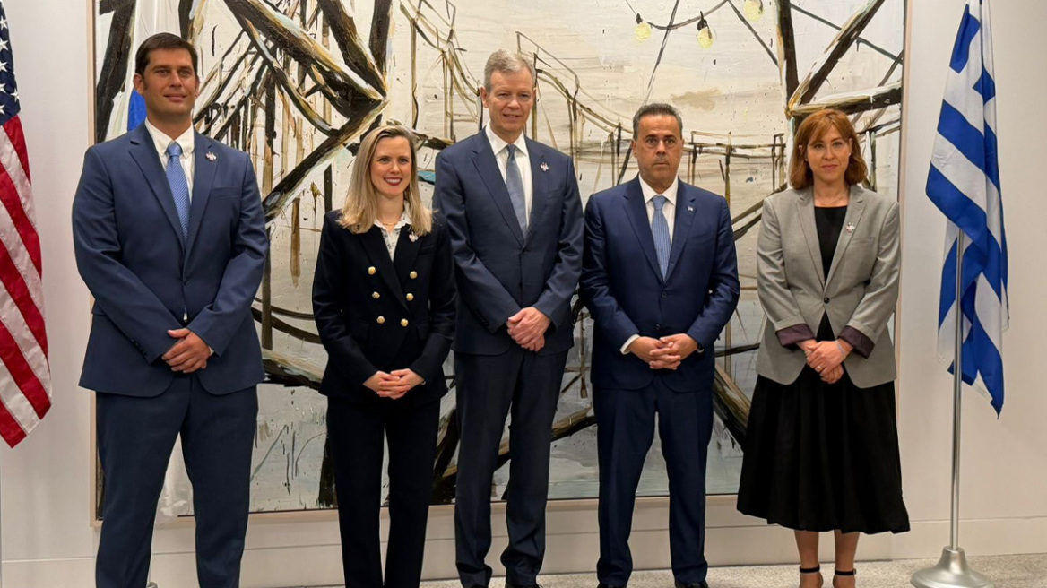 Με στελέχη της Chevron και της ExxonMobil συναντήθηκε ο Παπασταύρου στο Χιούστον, στόχος η επιτάχυνση της ανάπτυξης του τομέα υδρογονανθράκων