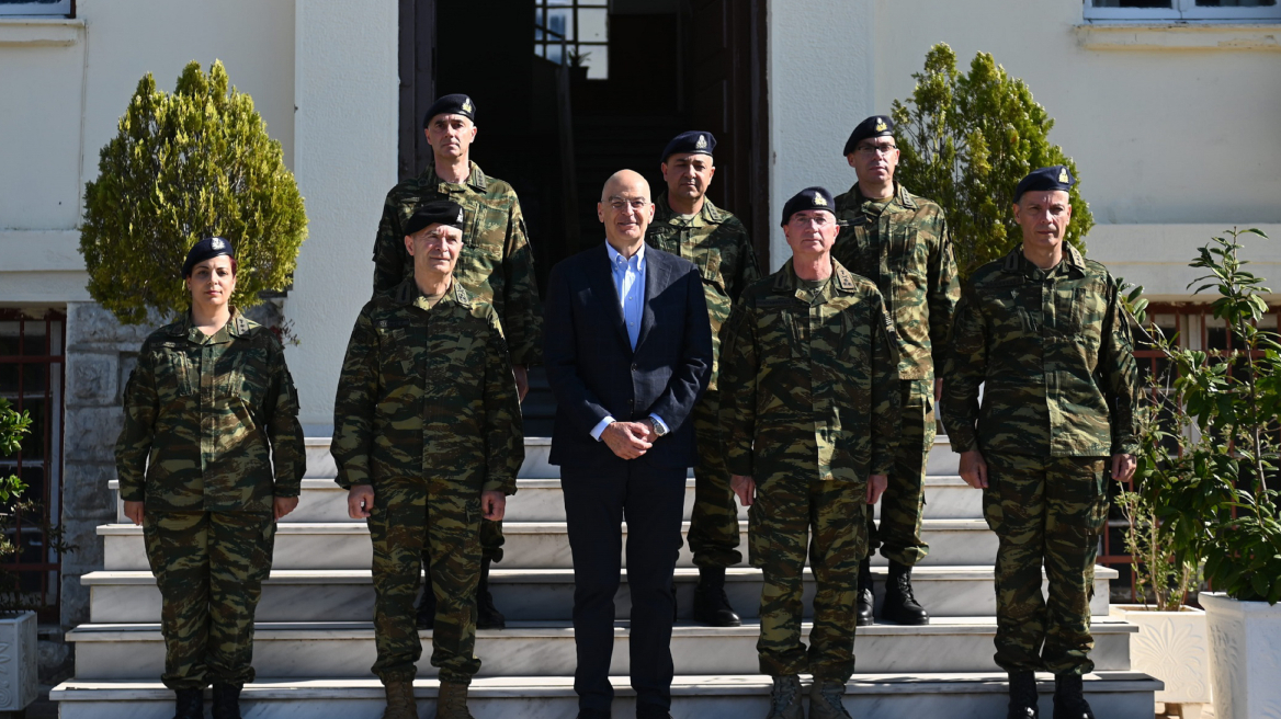 Ο Δένδιας επισκέφθηκε το  νέο εργοστάσιο παραγωγής drones των Ενόπλων Δυνάμεων στη Μαλακάσα