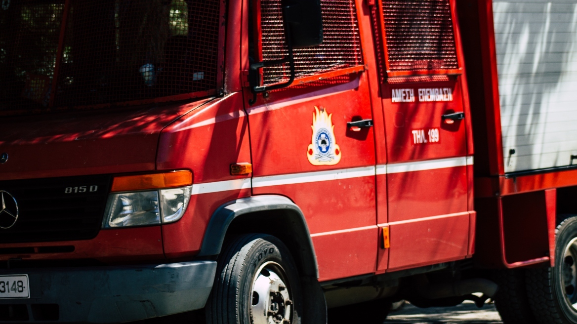 Φωτιά στα κρατητήρια της Αστυνομικής Διεύθυνσης Λέσβου,  σε ασφαλή χώρο μεταφέρθηκαν 15 κρατούμενοι