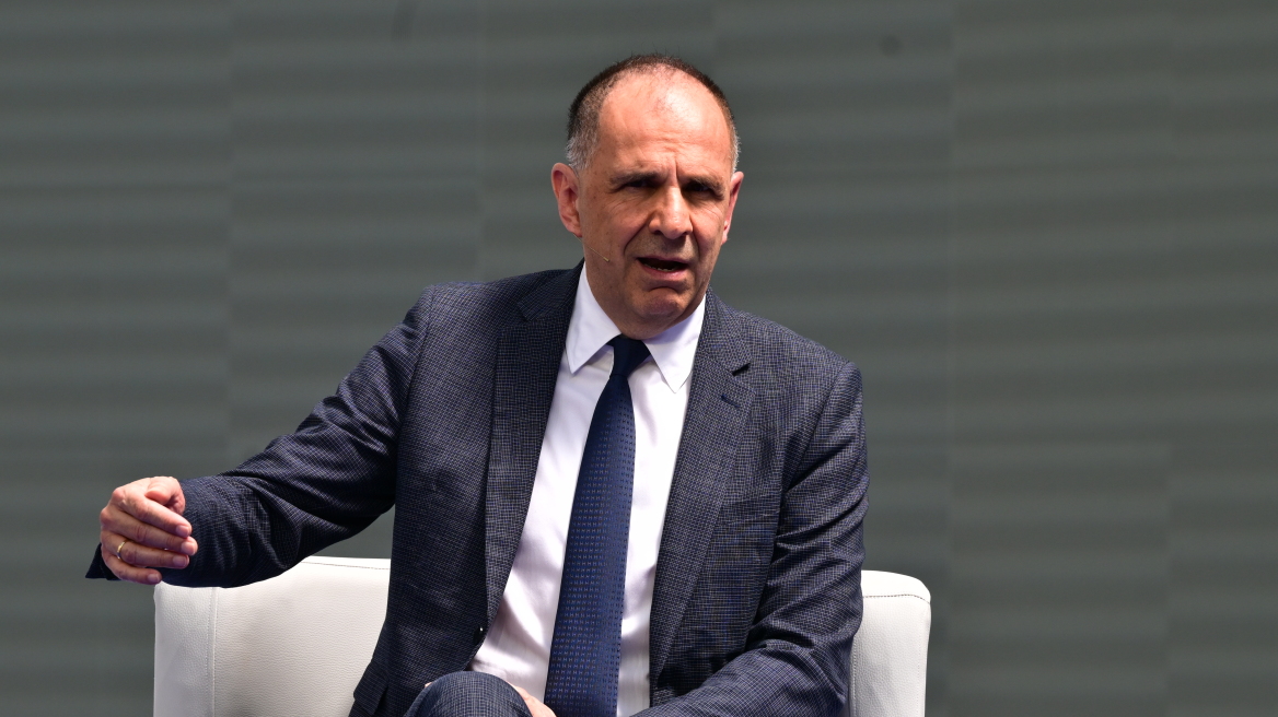 Συνάντηση Γεραπετρίτη με τον Σαντάμ Χαφτάρ στην Αθήνα
