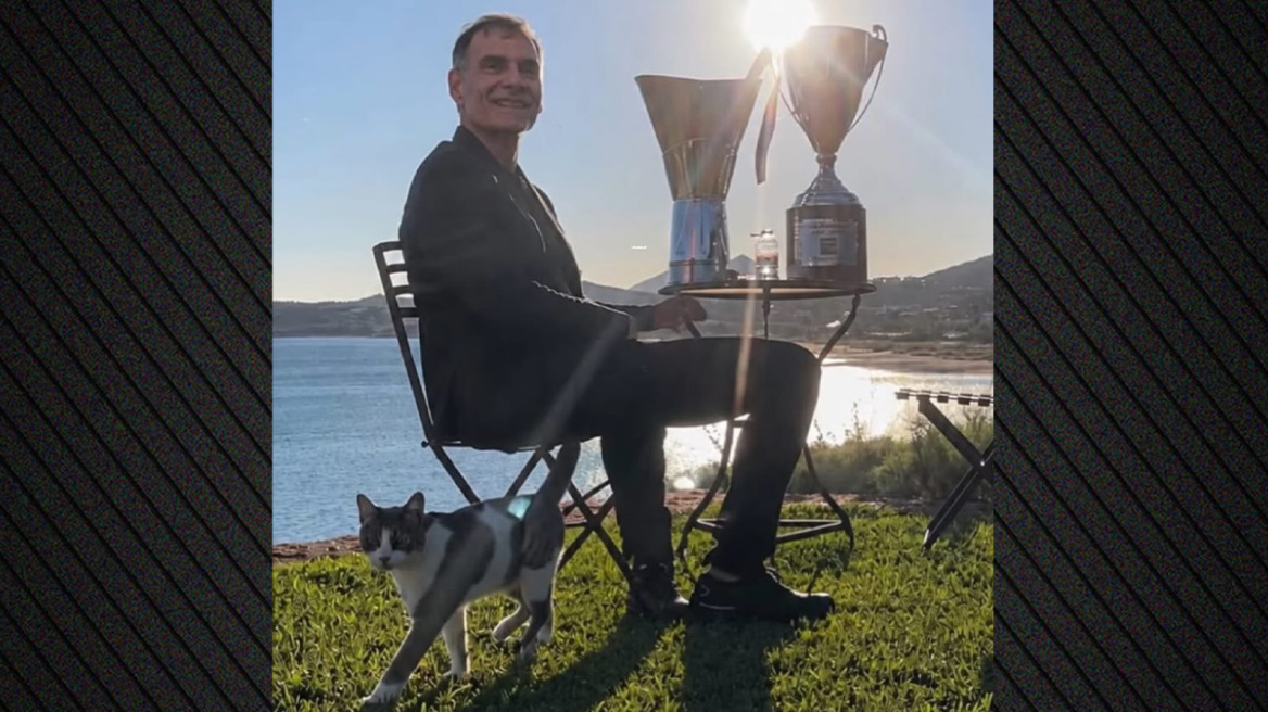 Ο Γιαννακόπουλος έβαλε ΑΙ φωτογραφία με τον Μπαρτζώκα στο περίφημο τραπεζάκι στο Σούνιο: «Κάθεται λάθος άνθρωπος»
