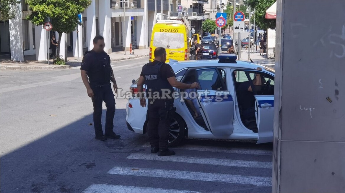 Επιδειξίας προκάλεσε αναστάτωση στο κέντρο της Λαμίας, γυναίκες κάλεσαν την Αστυνομία