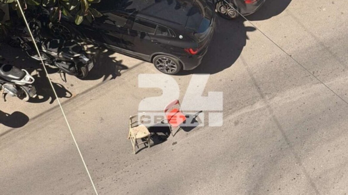 Δείτε βίντεο: Κάλυψαν με... καρέκλες τρύπα σε δρόμο στο Ηράκλειο 