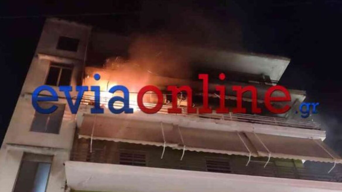 Φωτιά σε διαμέρισμα τρίτου ορόφου στη Χαλκίδα, απεγκλώβισε έναν ηλικιωμένο η Πυροσβεστική, δείτε βίντεο