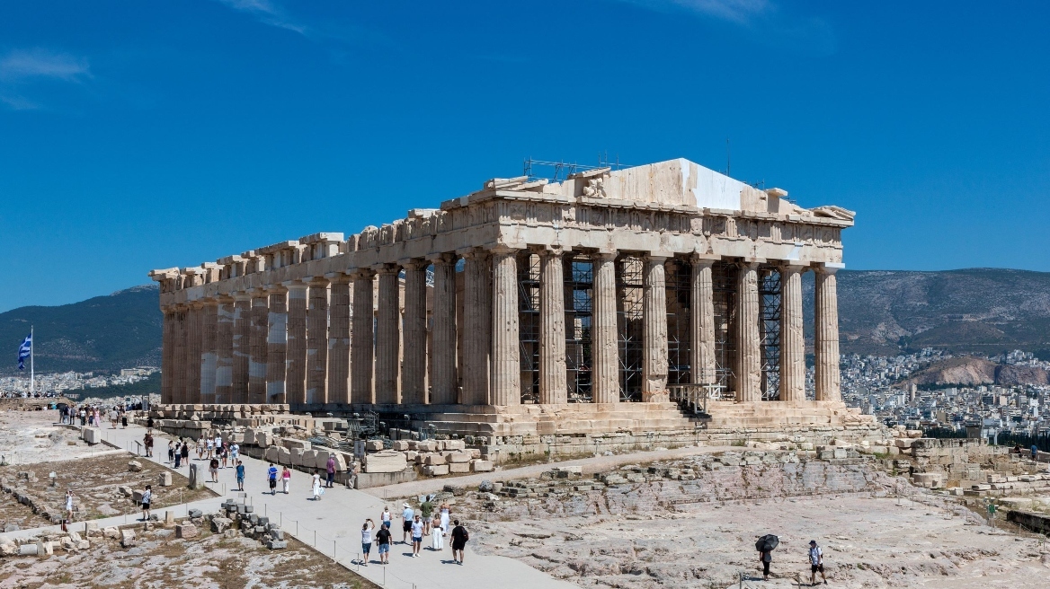 Ιστορική στιγμή: Το δυτικό αέτωμα του Παρθενώνα συμπληρώθηκε μετά από 220 χρόνια, δείτε εικόνες