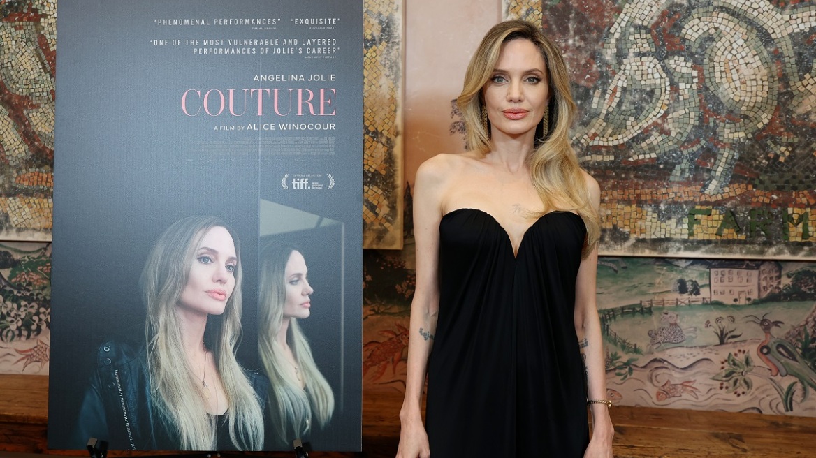 Αντζελίνα Τζολί: «Κουβαλούσα τις στάχτες της μητέρας μου σε ένα κολιέ»