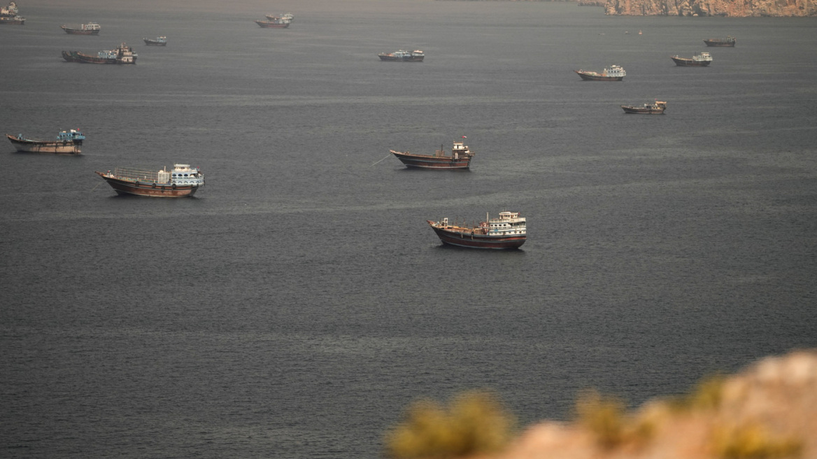 Bloomberg: Το Ομάν βάζει στο τραπέζι τέλη διέλευσης στα Στενά του Ορμούζ - Σκληρή γραμμή και από την Τεχεράνη
