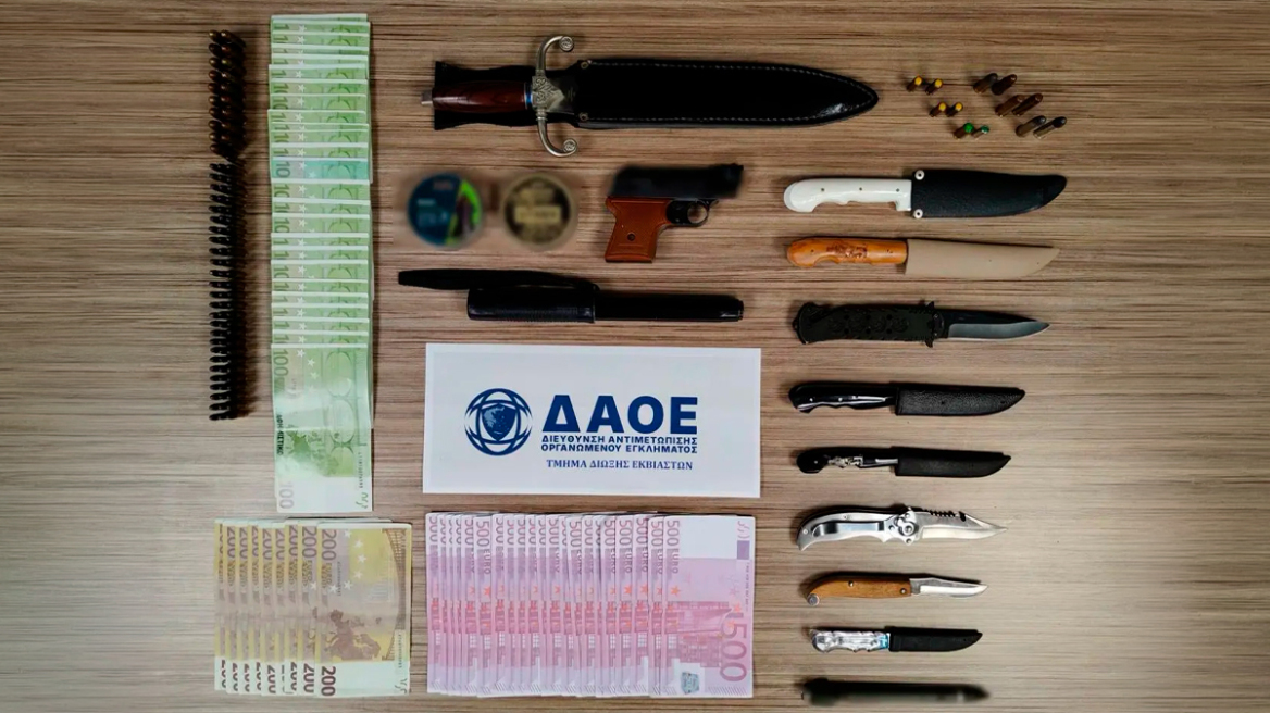 Συνελήφθη 53χρονος για πλαστά χαρτονομίσματα και οπλοκατοχή στον Πειραιά
