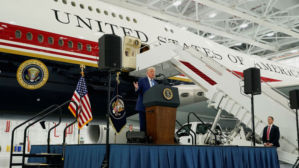Ο Τραμπ παρέλαβε το νέο Air Force One, δώρο του Κατάρ: Προανήγγειλε ταξίδια σε Τουρκία και Κίνα, απείλησε εκ νέου το Ιράν, βίντεο
