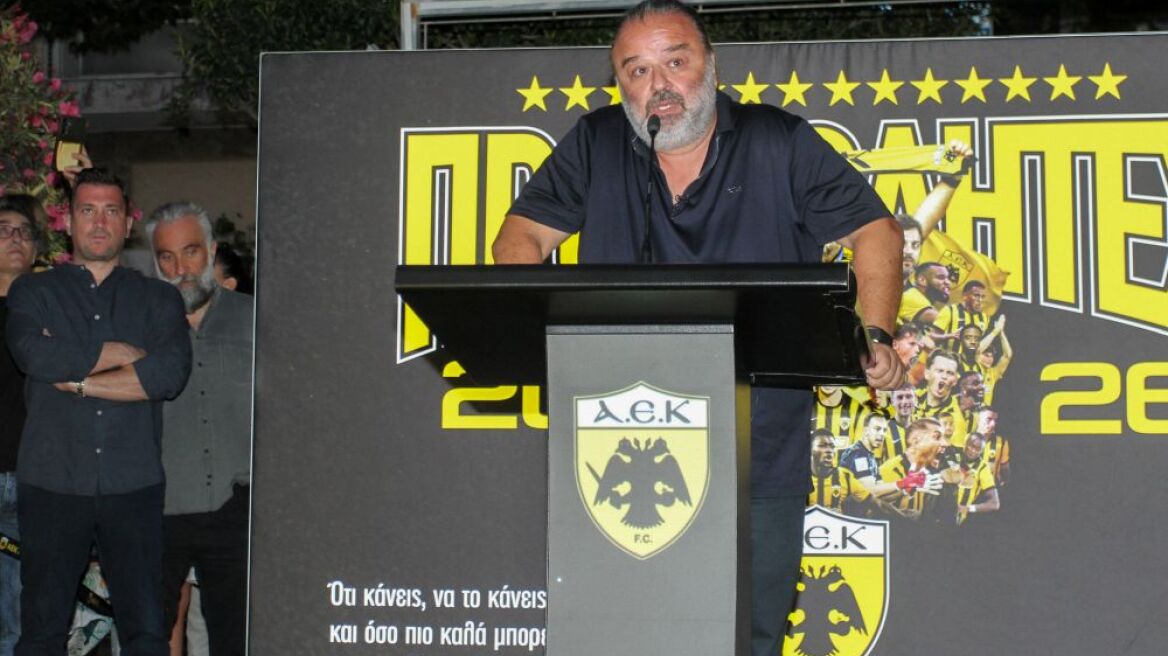 ΑΕΚ: Το ιδιαίτερο μήνυμα του Μάριου Ηλιόπουλου στη φανέλα μικρού φίλου του Ολυμπιακού