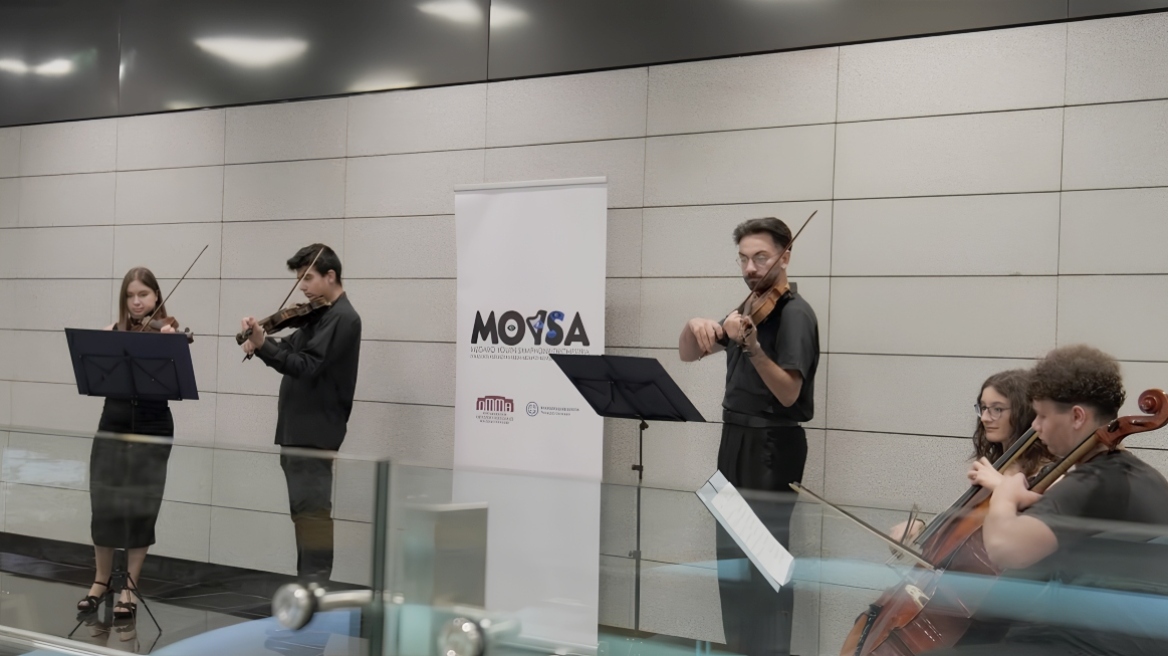 Βίντεο: Οι μελωδίες των βιολιών «ταξίδεψαν» τους επιβάτες του Μετρό Θεσσαλονίκης με αφορμή την Παγκόσμια Ημέρα Μουσικής