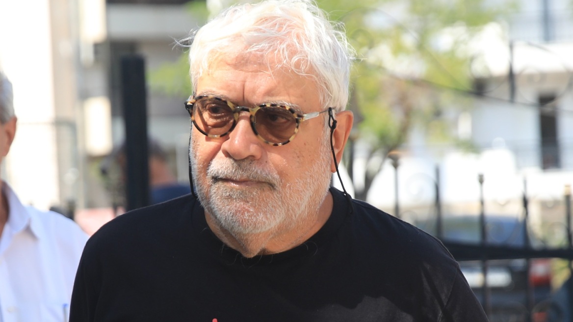 Ο Πιατάς απάντησε στον Σμαραγδή για τους θανάτους του Μουστάκα και του Ψάλτη: Να καταργήσουμε και το αστείο;