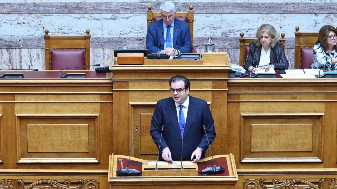 Υπερψηφίστηκε η ρύθμιση για τους δανειολήπτες του νόμου Κατσέλη: Μείωση δόσεων και τόκων για τα «κόκκινα» δάνεια 