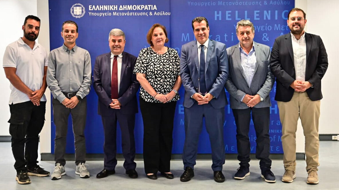 Αντιδρούν στην παράταξη Δούκα για τη χρηματοδότηση 1,3 εκατ. ευρώ από το υπ. Μετανάστευσης στον Δήμο Αθηναίων   