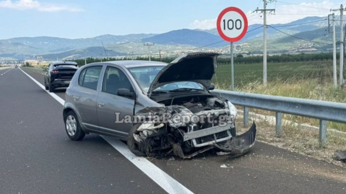 Αυτοκίνητο χτύπησε με σφοδρότητα στις προστατευτικές μπάρες στον Ε65 στη Φθιώτιδα
