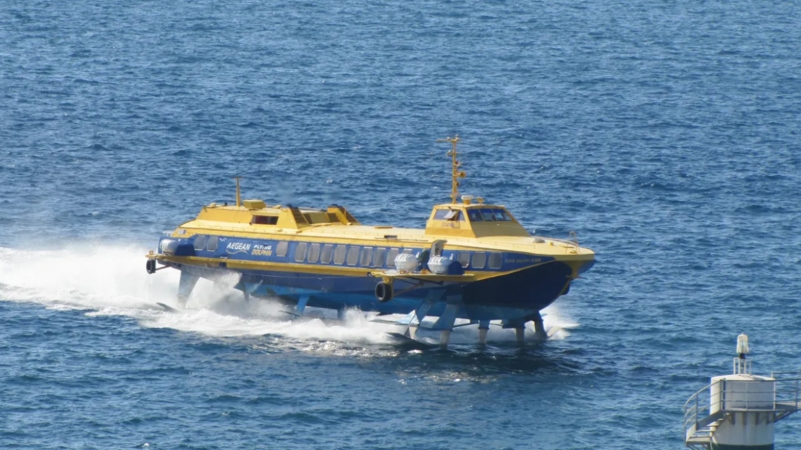 Βλάβη σε Flying Dolphin με 79 επιβάτες στην Αίγινα, απαγορεύτηκε ο απόπλους του