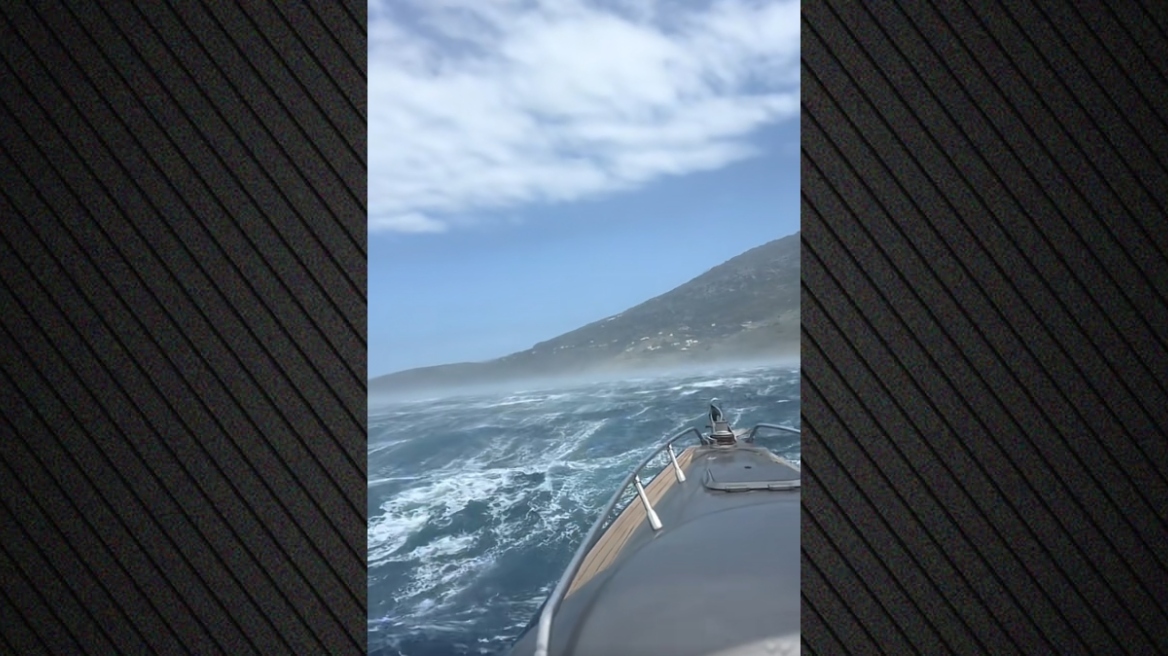 Η μάχη ενός φουσκωτού με τα κύματα στη Άνδρο, δείτε βίντεο