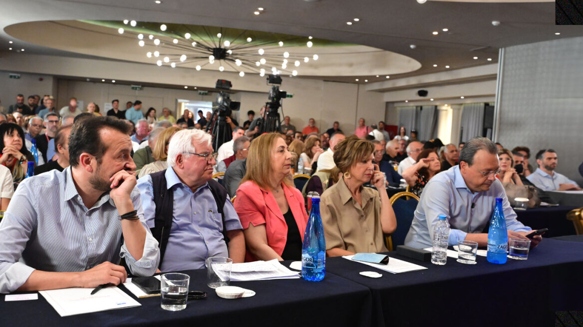 Προς αλλαγή ηγεσίας ο ΣΥΡΙΖΑ με «βελούδινη» υποκατάσταση Φάμελλου, τι προβλέπει το άρθρο που επικαλούνται Παππάς, Πολάκης, Δούρου